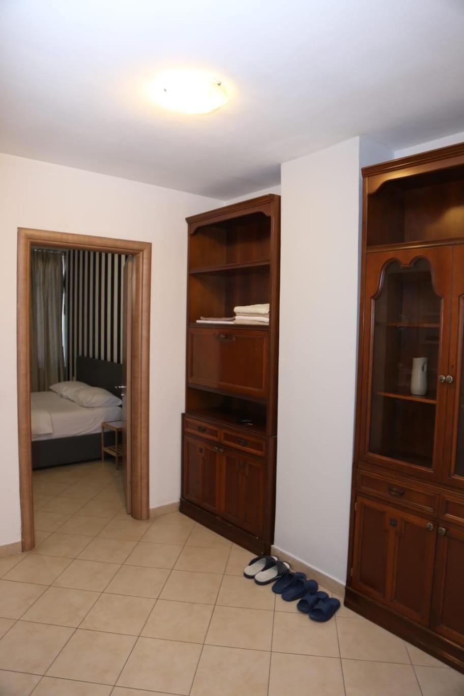Ergi'S Host Apartment Tirana Kültér fotó